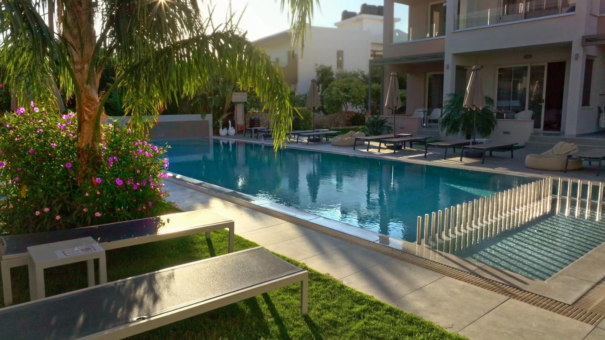 Relax Hotel Палиохора Екстериор снимка