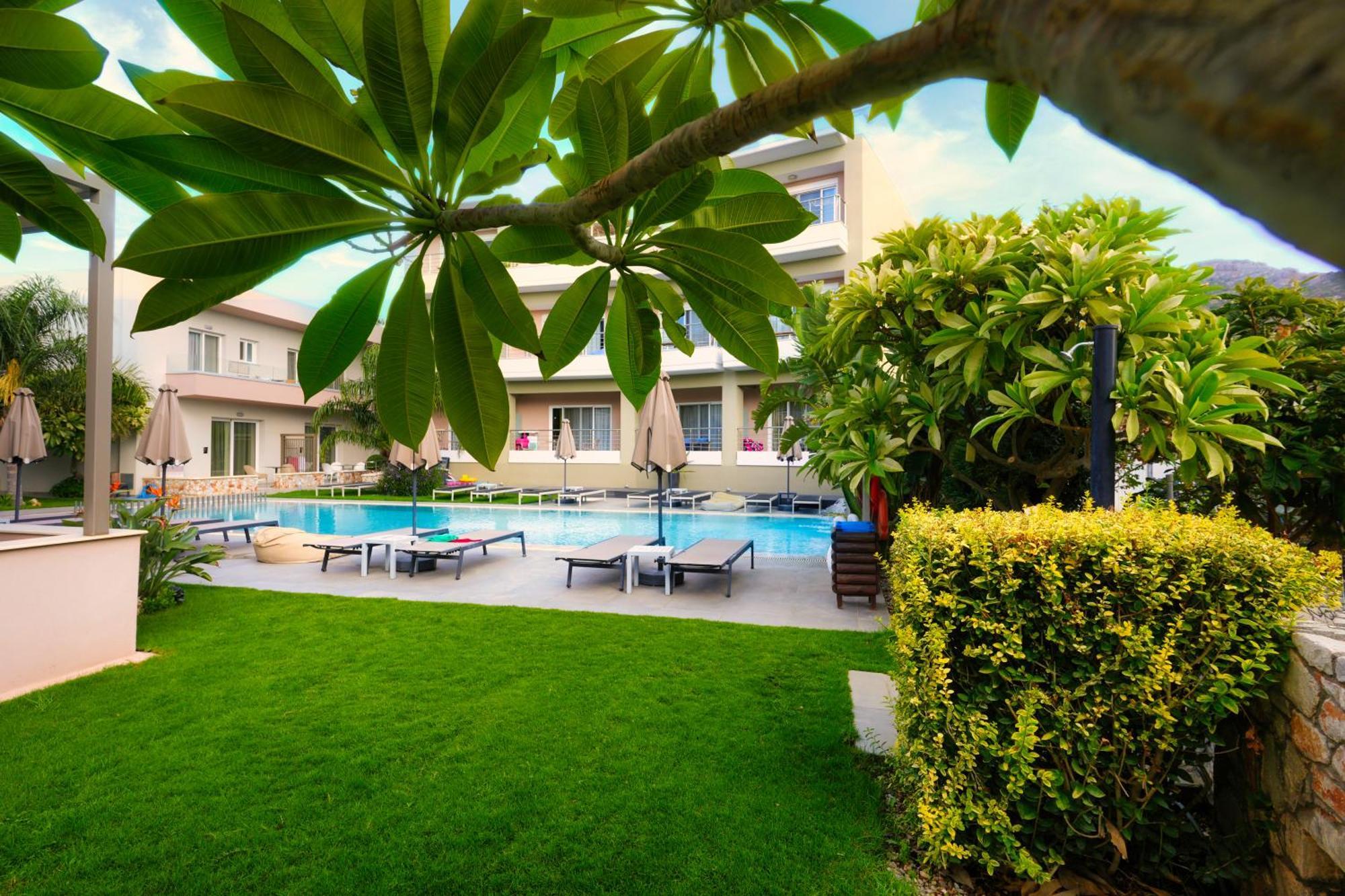 Relax Hotel Палиохора Екстериор снимка