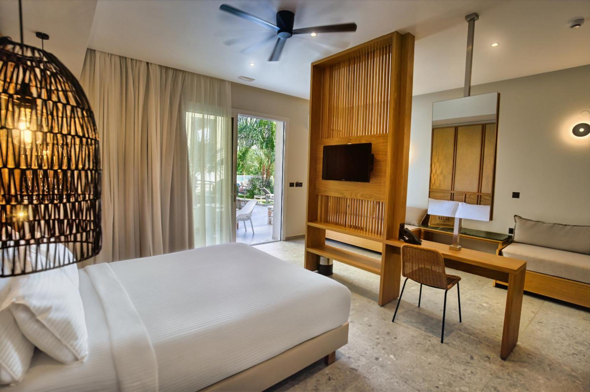 Relax Hotel Палиохора Екстериор снимка