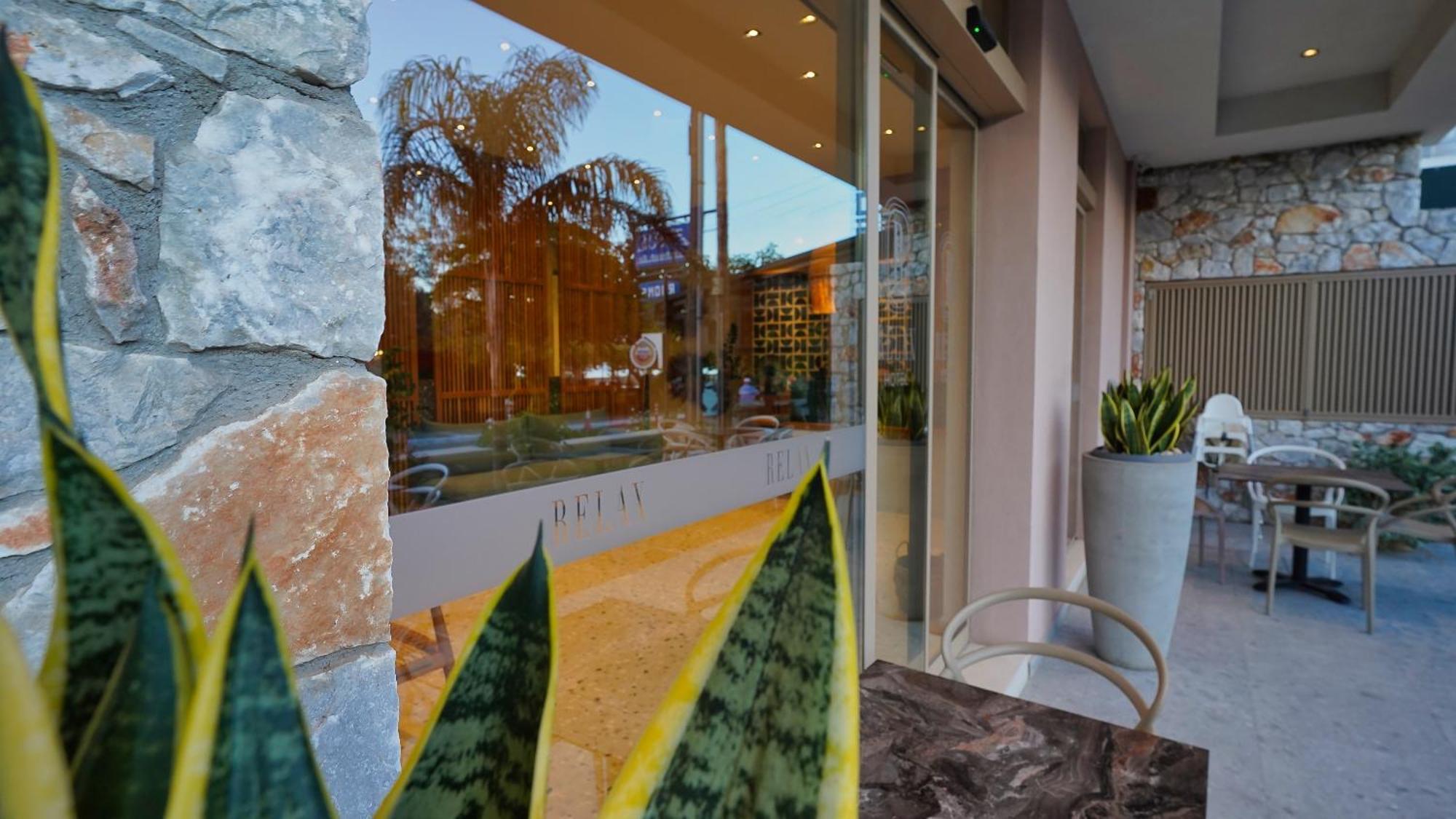 Relax Hotel Палиохора Екстериор снимка